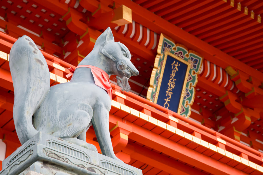 伏見稲荷神社のキツネの写真