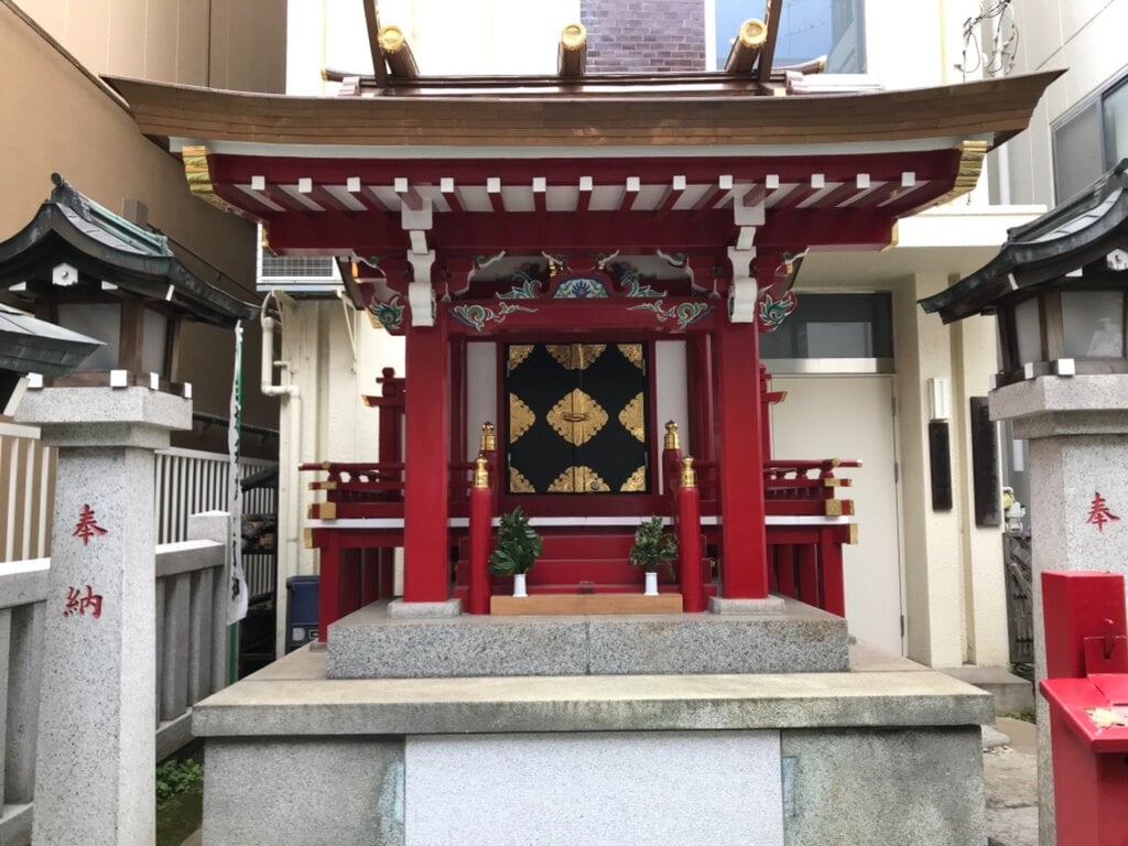 白旗稲荷神社の社殿の写真