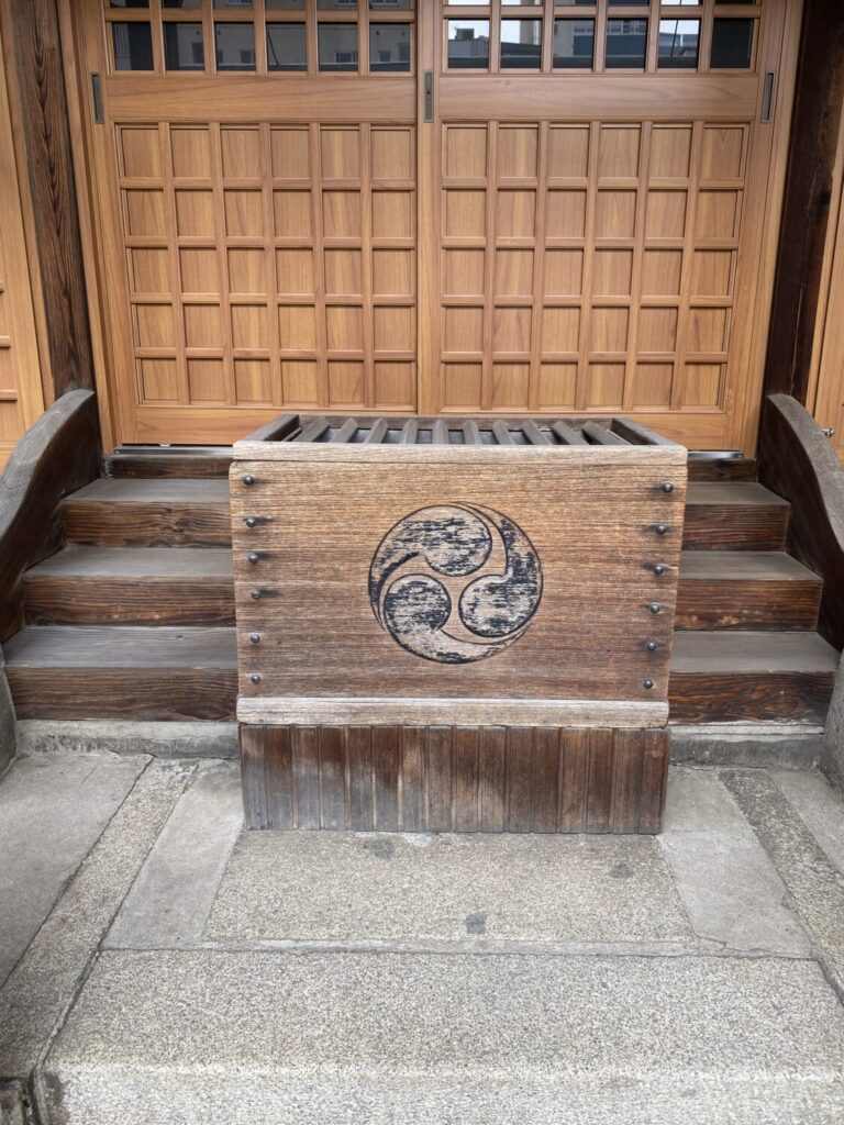 千代田神社の賽銭箱