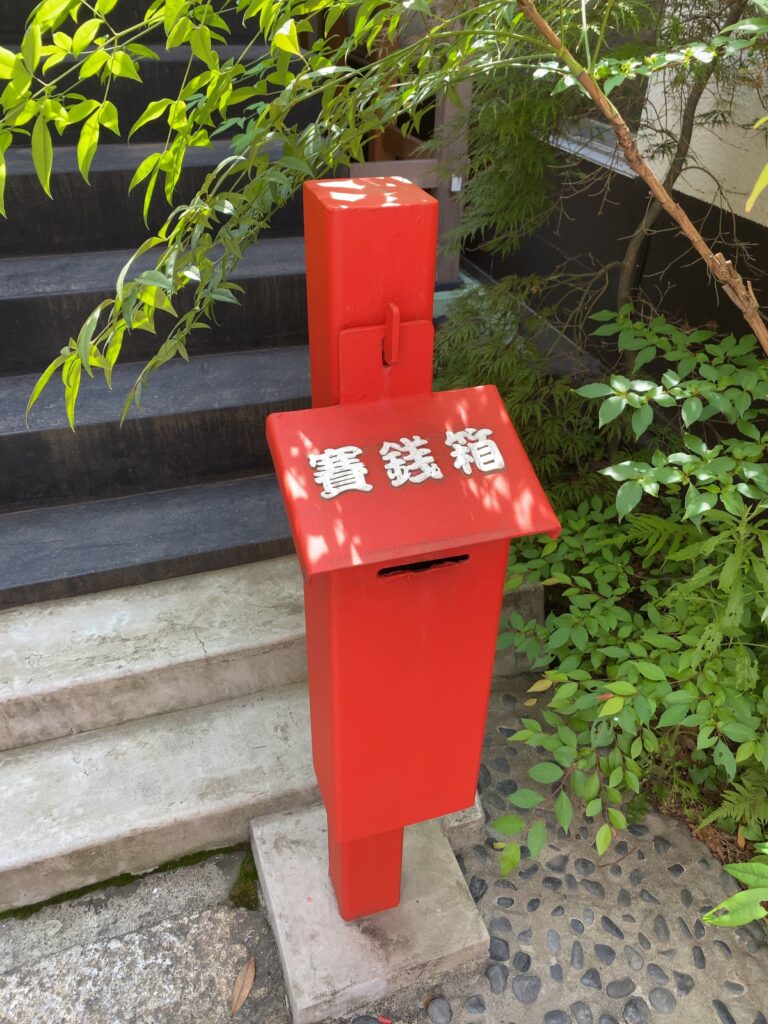 日本橋常盤稲荷神社の賽銭箱