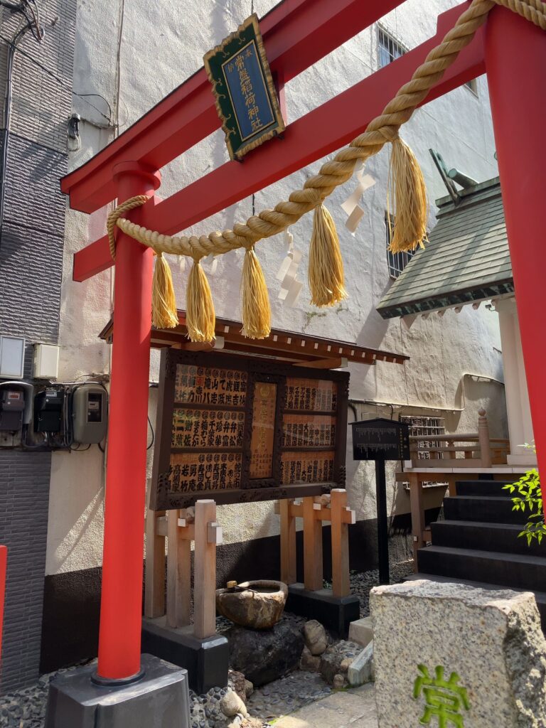 日本橋常盤稲荷神社の鳥居