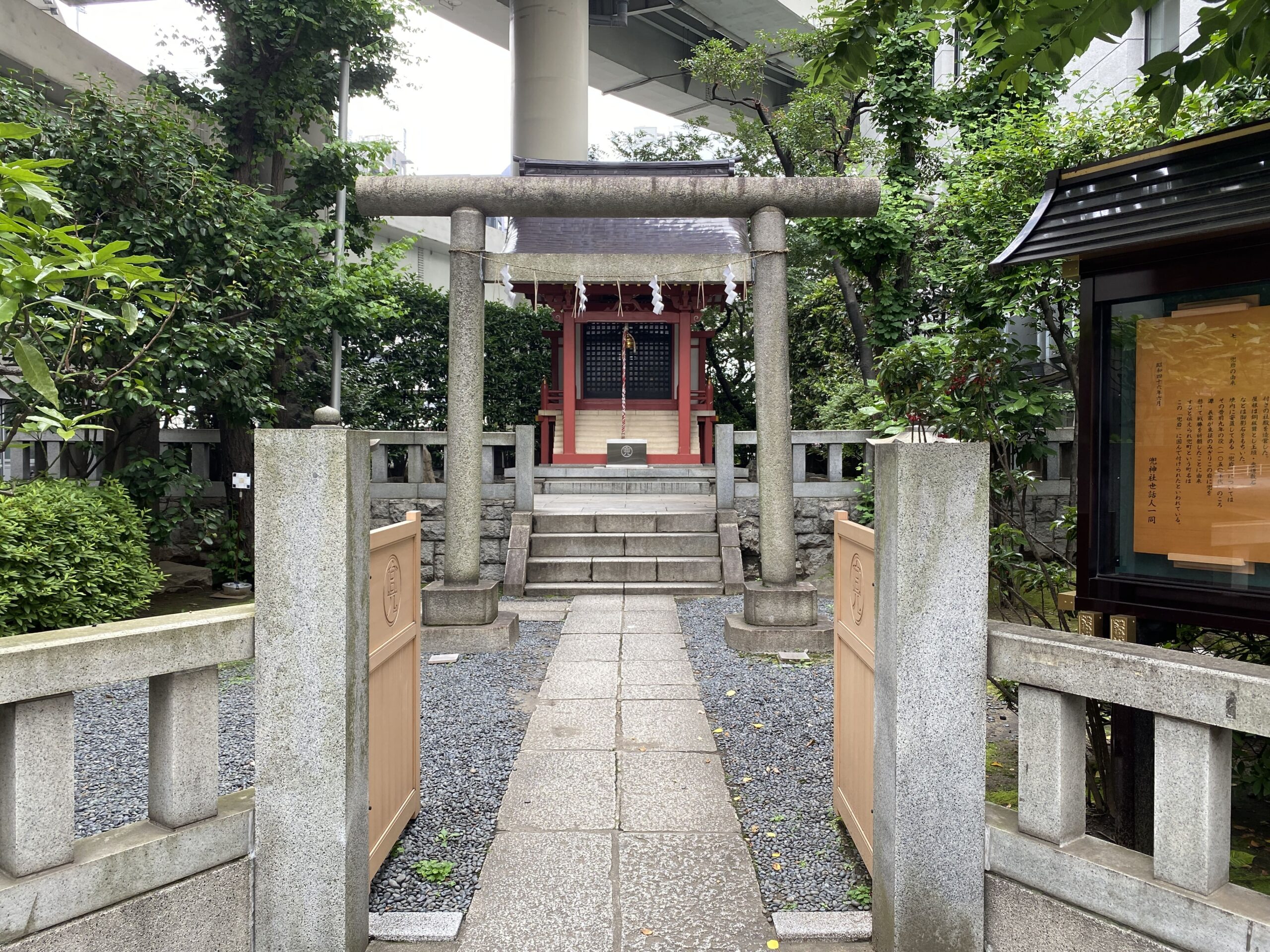 日本橋兜神社の鳥居
