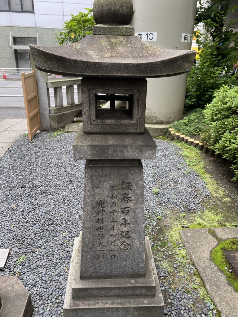 日本橋兜神社の石灯籠