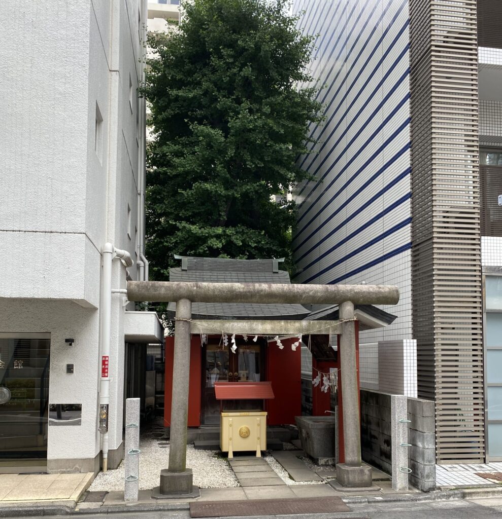 日本橋・大原稲荷神社とイチョウの木