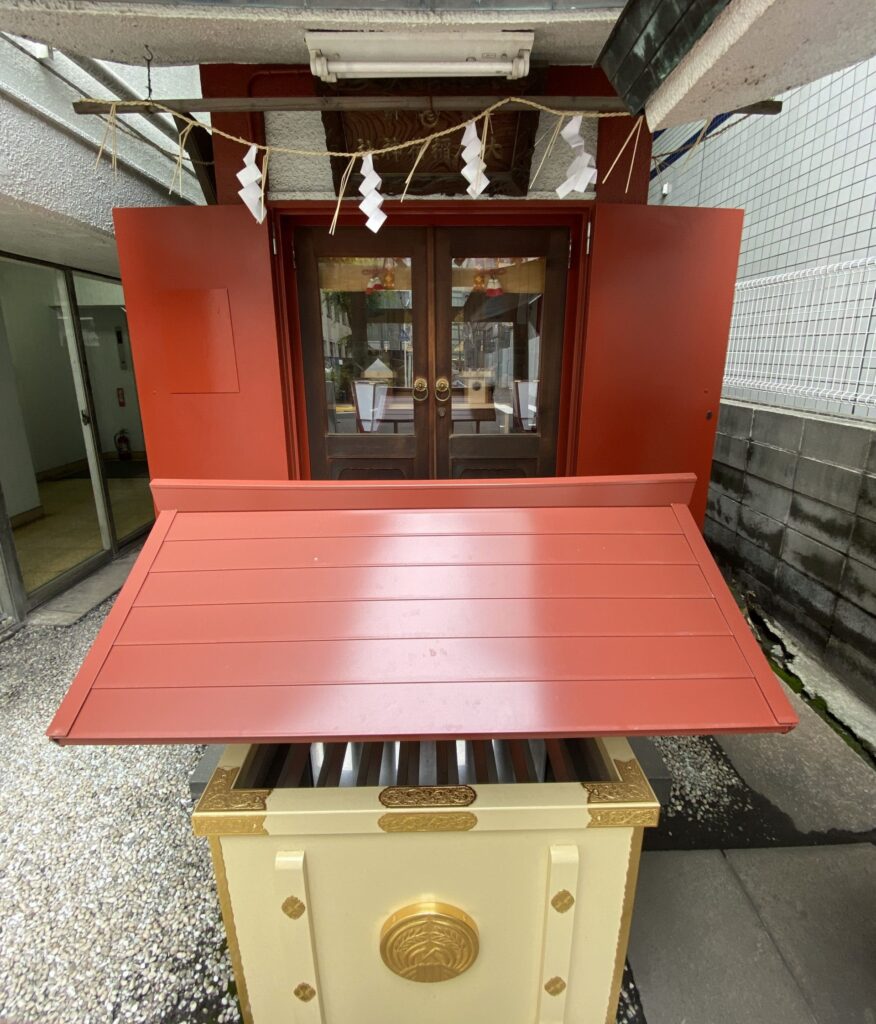 日本橋・大原稲荷神社の社殿