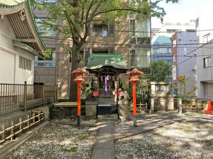 銀杏稲荷神社の社殿