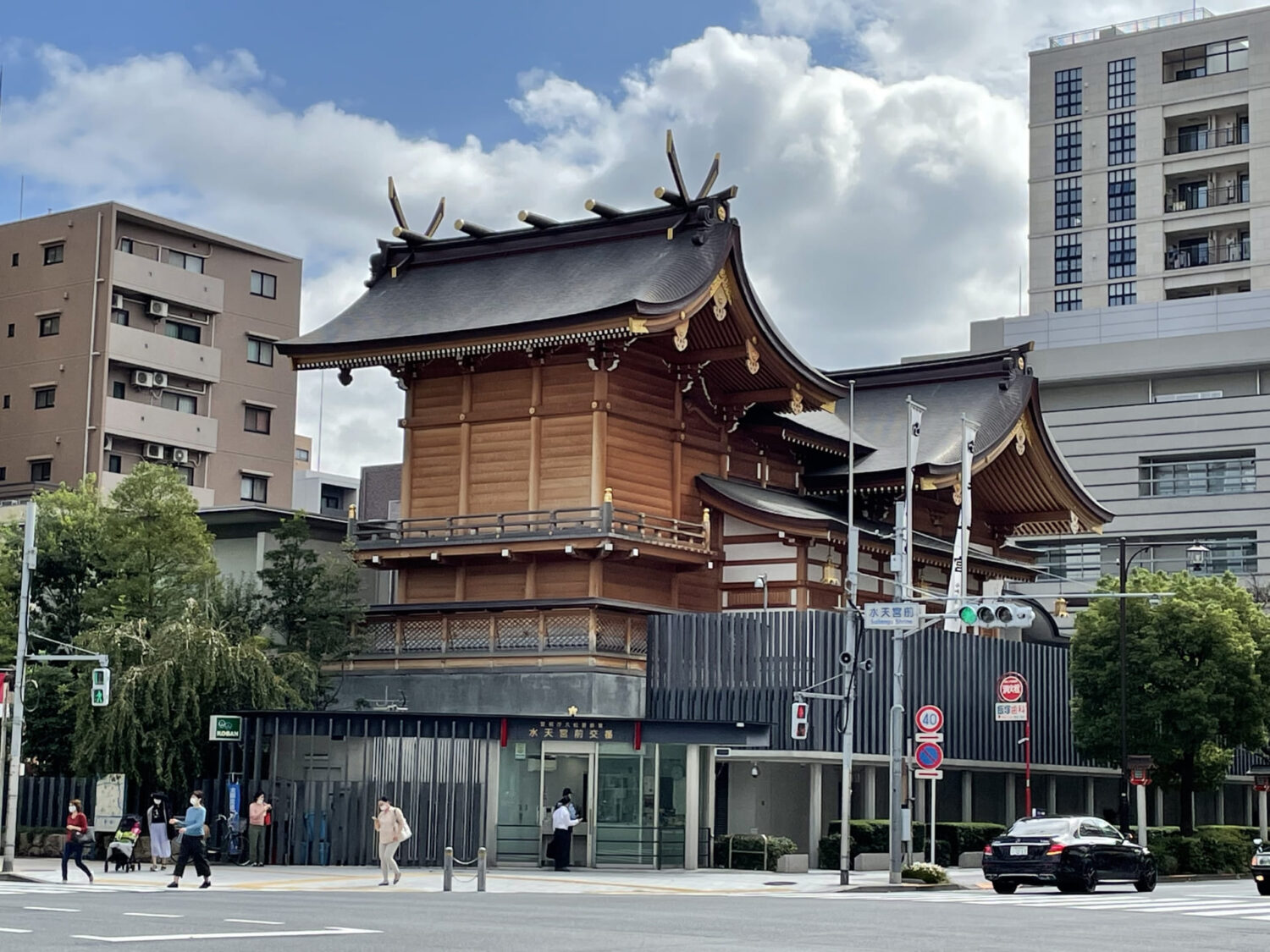 交差点から見た日本橋水天宮