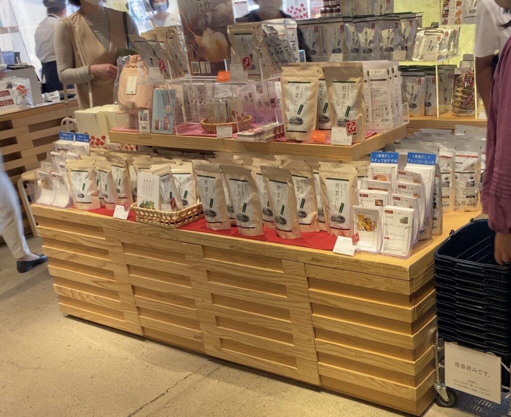 茅乃舎日本橋店だしコーナーの写真