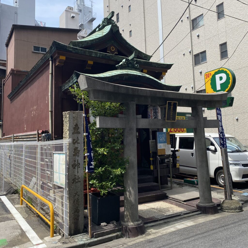 日本橋宝田恵比寿神社の鳥居と社殿