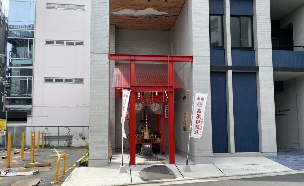 高尾稲荷神社の鳥居